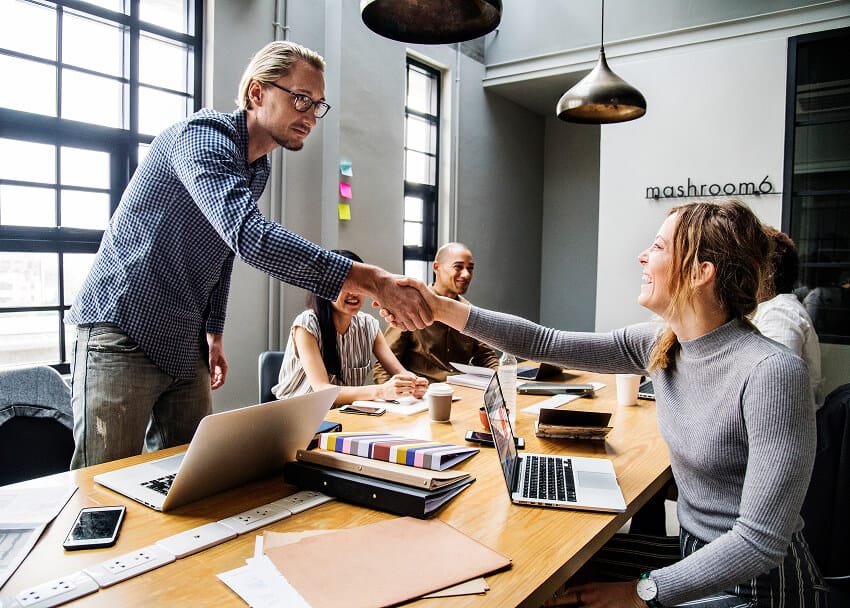 Créer une entreprise en Suisse déléguer gestion fiduciaire