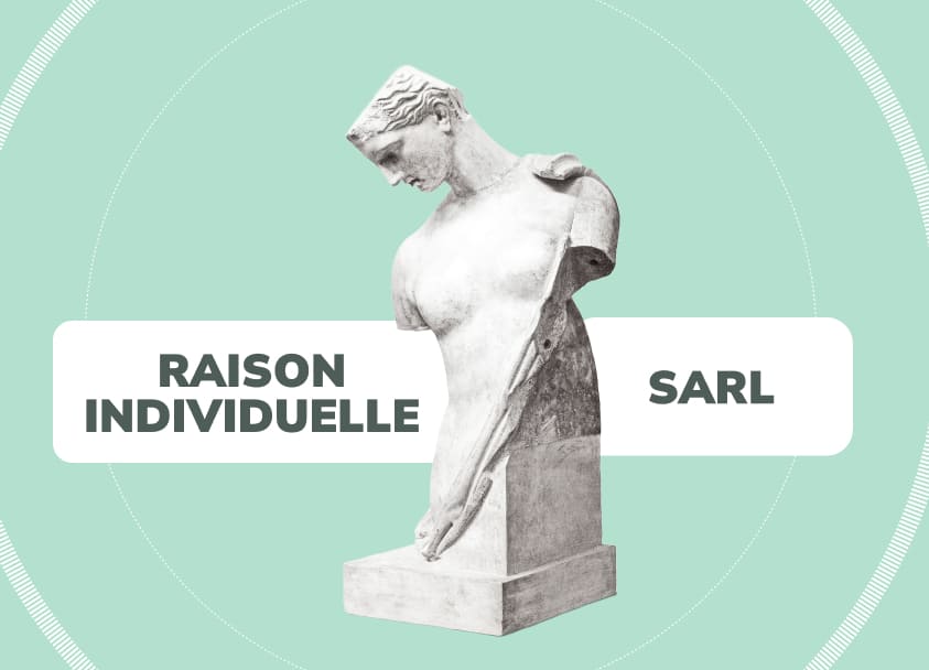 Statue antique en marbre blanc style collage encadrée par une étiquette typographique comparant 